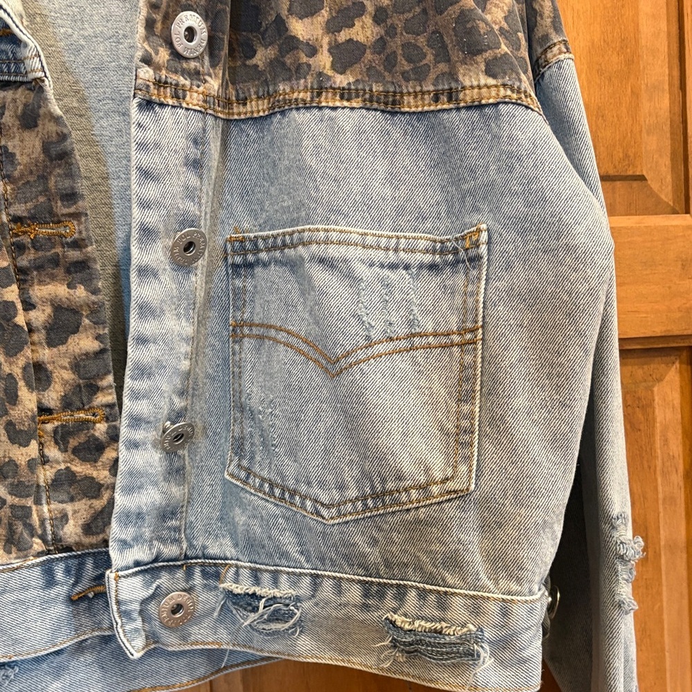 POL Leopard Print Patchwork Denim Jacket with Dis… - image 5
